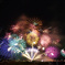 夜空を彩る。