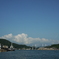 向かいに尾道を臨む島