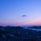 「夜は紫」の始まり。