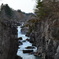 岩と川