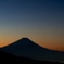早朝の富士と星と町