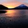 富士の夜明け～氷結の精進湖