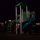 夜の公園のすべり台