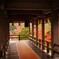 廊下の先は…紅かったです 