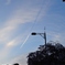 春風になびく飛行機雲