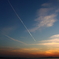 夕暮れ飛行機雲