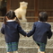 手をつないで