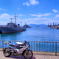 軍用艦とバイク