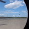丸窓に五月の空