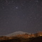 富士山頂と星々