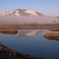 池塘に浮かぶ至仏山