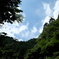 渓谷の夏空