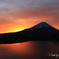 本栖湖と富士山