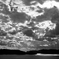 賑わう空、光浴びる海