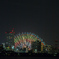 夜の街に架かる虹の橋