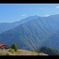 空と山と赤い屋根