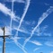 電柱と飛行機雲
