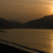 山へ消え行く夕日