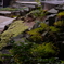 山を越えて、お寺に出る。
