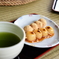 粉茶とお団子。