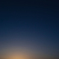 連休の街に落ちる夕暮れ
