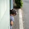 覗く