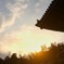 屋根と夕日