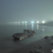 霧の夜の海