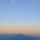 夜明けの月