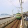 緑と黄色電車