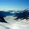 青く染まる雪山