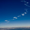 空の上の飛行機雲