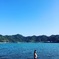 上も下も青く