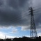 雨雲 と 送電塔