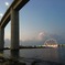 新湊大橋、向こうに海王丸を望む