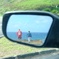 振り返ると海