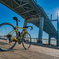 橋と自転車