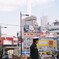 白い塔と警官
