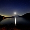 月映えの本栖湖