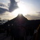 夕日に輝くプロメテウス火山