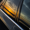 車越しの夕暮れ