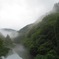 山と川と霧