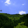 山と新緑と空