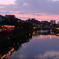 鴨川を模したような夕暮れ