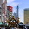 御輿と東京スカイツリー（建設中）。