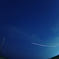 青い夜空に浮かぶ