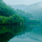 湖面に写る朝景
