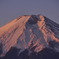 朝日を浴びる富士山
