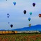 気球と共に・・・電車が走る