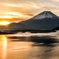 本栖湖の夜明け